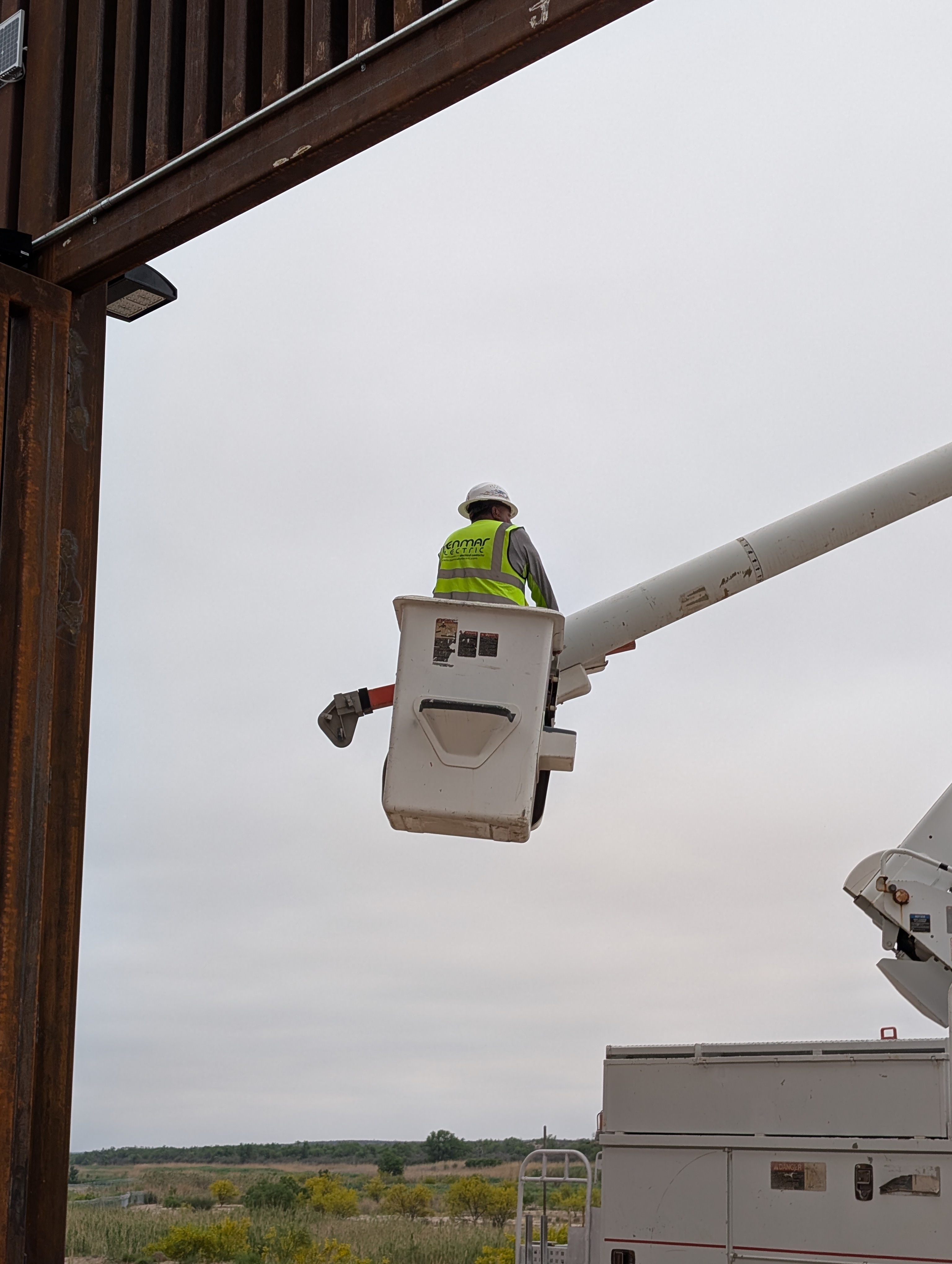 High-mast lighting equipment